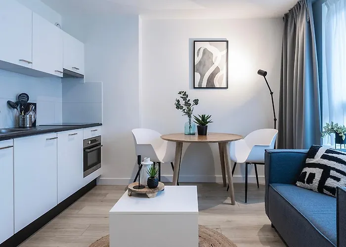 New Kitchen, Vibrant Home Close To Supermarket