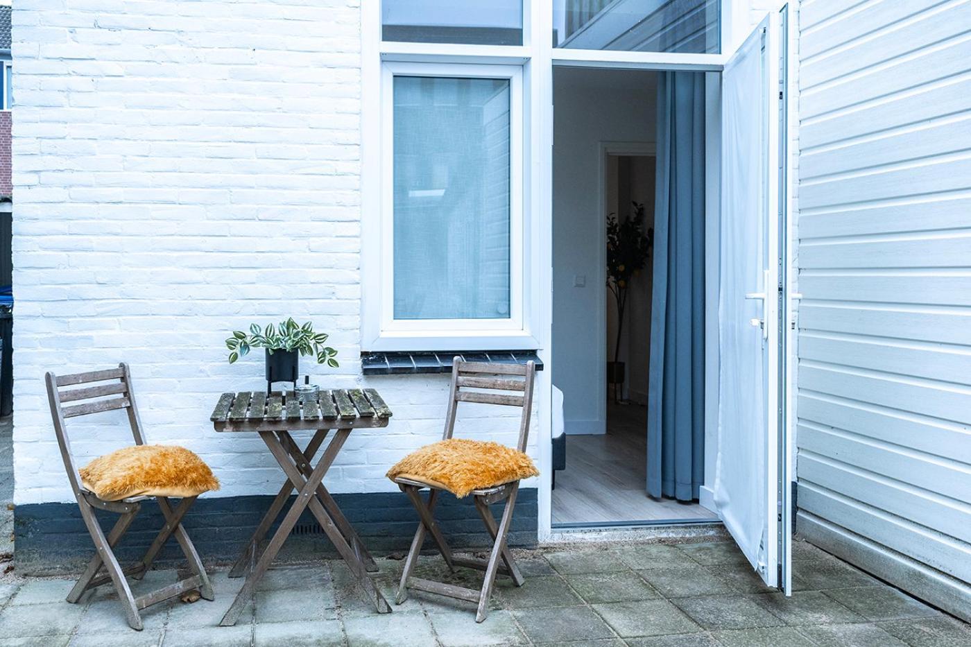 New Kitchen, Vibrant Close To Supermarket *